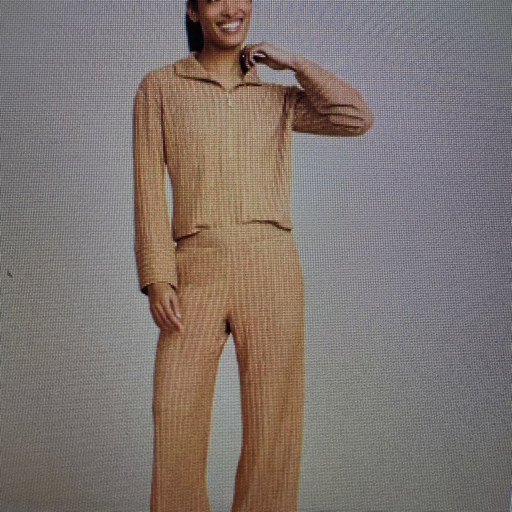 Comfy Women's quarter zip top